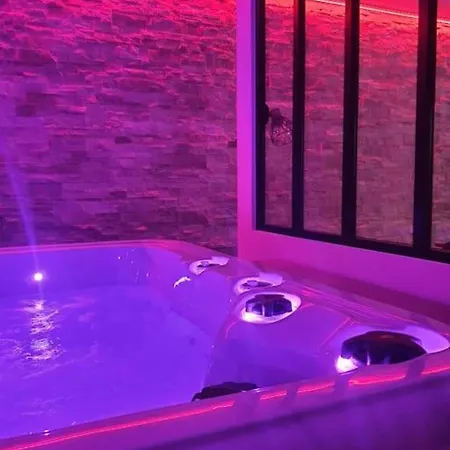 Superbe Avec Jacuzzi Et Exterieur *